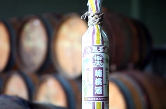 繼去年在巴黎世界酒賽贏得金牌，台灣「埔桃酒」13日又在倫敦舉行的世界葡萄酒競賽再度奪金。圖：翻攝網路   