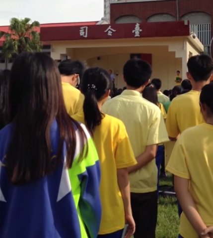 桃園市明星高中校長林清波日前在早上升旗時對學生訓話，強調「要參加社運，就不用那麼用功」，遭錄影並上傳到網路，引發爭議。圖：翻攝網路   