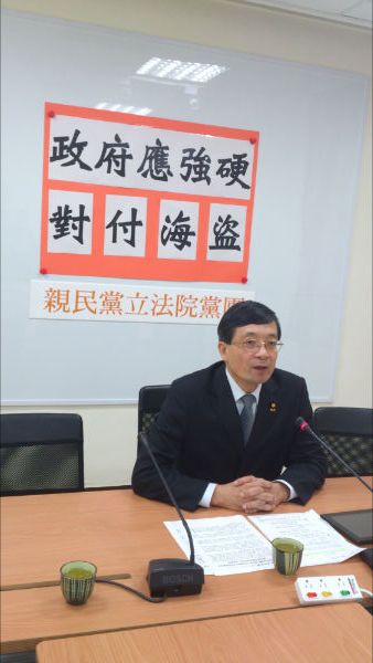 親民黨立法院黨團總召李桐豪10日表示，適時表達台灣不惜動用武力維護領土主權完整的決心，才能贏得周邊國家的尊重。圖片來源：親民黨立院黨團提供   