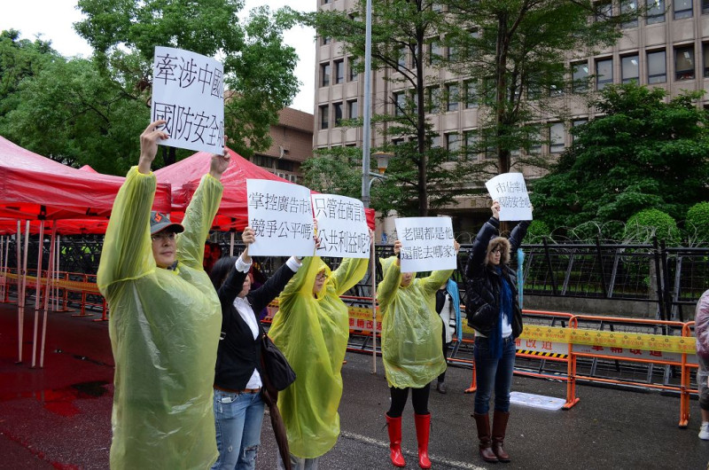 壹傳媒交易案引發學生上街頭抗議。圖:柯昱安/攝。   