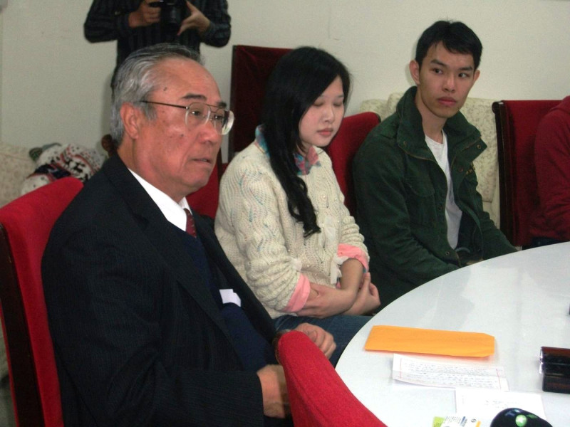 監察委員吳豐山(左)表示，公視董事歷經2年還選不出來，是「台灣的恥辱」。圖：涂鉅旻/攝   