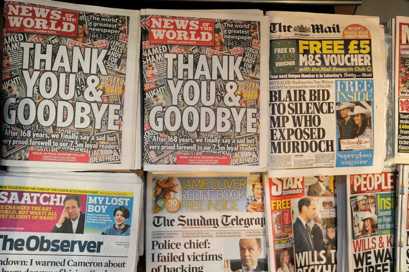 英國銷量最高、出刊長達168年的周日小報《世界新聞報》，10日畫上句號，頭版用大字寫著：「謝謝，再見」，與讀者告別。圖片來源：達志影像/路透社   