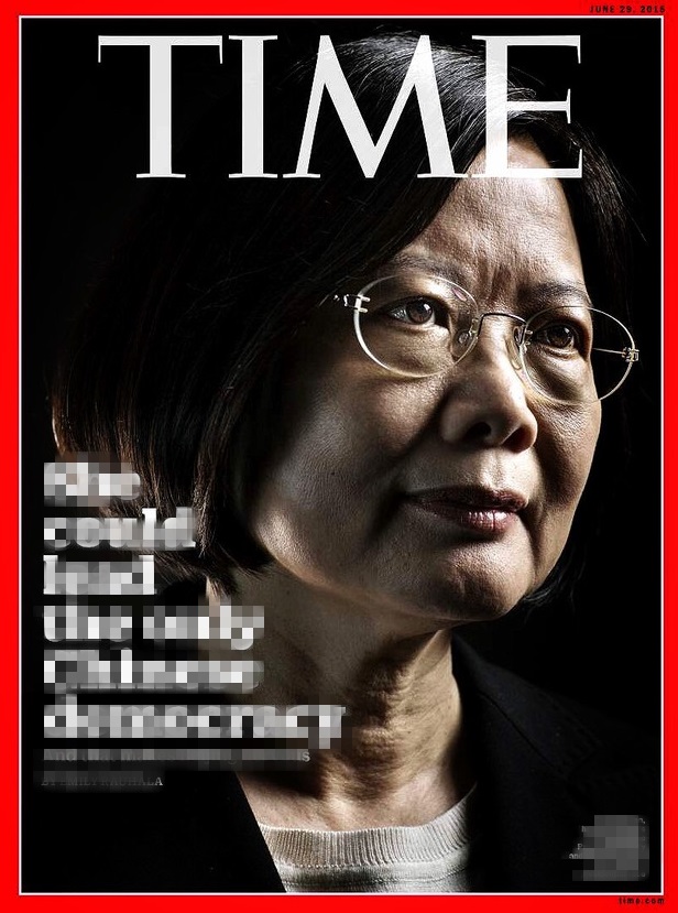 鳳凰網報導蔡英文登上時代雜誌封面時，將「She could lead the Chinese Democracy」字眼給遮了起來。圖：翻拍自網路   