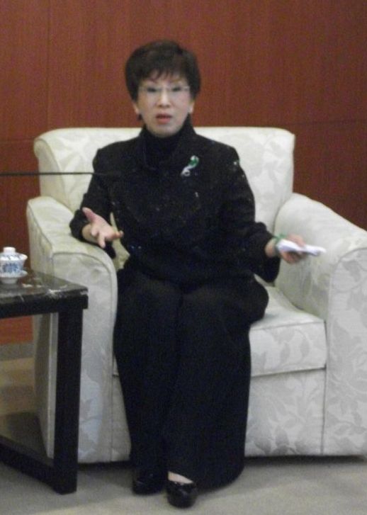 國民黨副主席洪秀柱表示，讓已通過審查的13名董事人選組成董事會的構想未必理想，目前國民黨並沒有答應或不答應降低人數一事，黨內還需要討論。圖：涂鉅旻/攝   