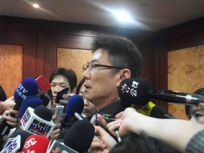 公平會發言人孫立群今（9）日上午表示，壹傳媒交易案的買家：台塑王家、旺旺蔡家、中信辜家、龍巖集團，賣家香港壹傳媒公司，以及買賣方背後的「金主」，都要向公平會提出結合申報。圖：涂鉅旻/攝   