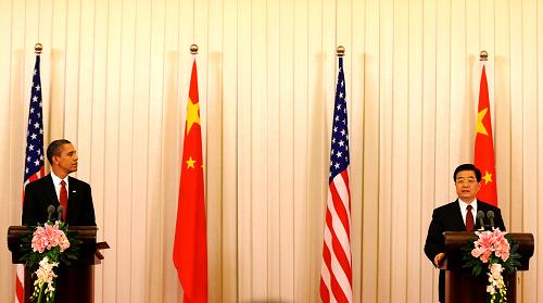 美國總統歐巴馬、中國領導人胡錦濤今天在北京會面，會後並共同召開記者會，發表一份「中美聯合聲明」。圖片來源：新華網   