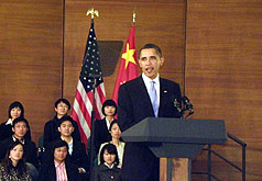 歐巴馬日前在上海與學生領袖對話時，只提美國將遵守美中三公報，避提台灣關係法，引起各界關注。提供：中央社   