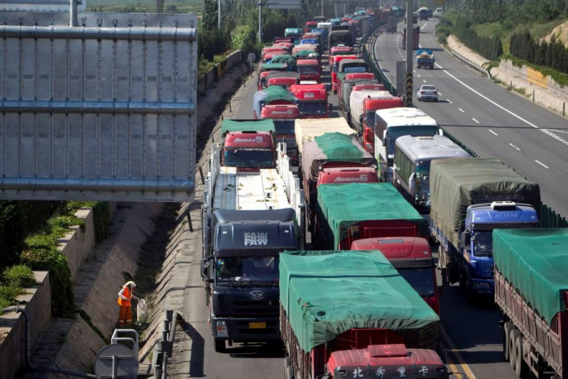 中國京藏高速公路出現長達11天、綿延60英里的交通大堵車，令外界嘆為觀止。圖片來源:達志影像/美聯社   