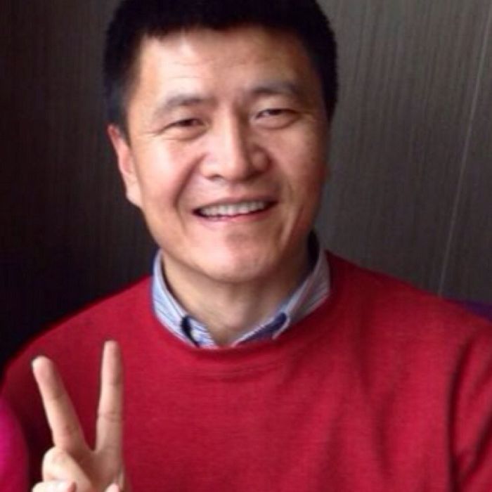 六四學運領袖周峰鎖響應「重回天安門」行動，在六四25周年前夕成功秘密闖關返抵北京，但他隨後被中國當局拘留並遣返回美國。圖：翻攝自周峰鎖twitter。   
