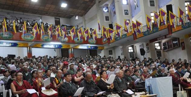 西藏流亡政府『第二次特別代表大會』在達蘭薩拉西藏兒童村學校會議大廳中舉行。圖片來源:翻攝自西藏之聲網站   