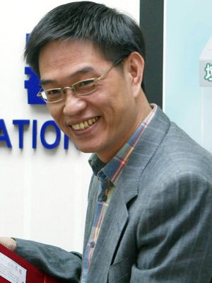 因參加六四民運、曾遭中國驅逐出境的侯德健，1日晚間在北京「鳥巢」登台演唱經典作品「龍的傳人」，這是他21年來首次在中國公開演唱。圖片來源：中央社資料照片   