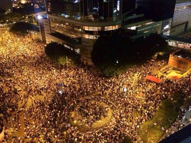 香港和平佔中秘書處今(28)日凌晨01:40 宣布，正式啟動「讓愛與和平佔領中環」。圖：香港專上學生聯會提供   