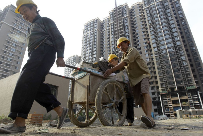 中國房地產價格近來如自由落體劇烈下挫，在上海、北京、深圳等地的房地產業者最近都採取大減價。圖片來源：達志影像/路透社   