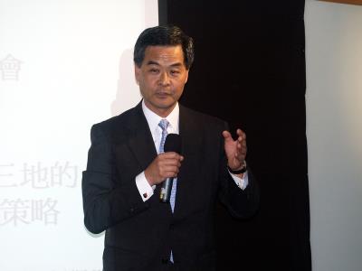 香港行政長官梁振英今(4)晚發表電視強硬談話指出，政府和警方有責任和決心採取一切必須行動，恢復社會秩序。圖：中央社資料照片   