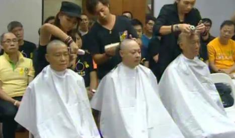 香港「佔領中環」3名發起人戴耀庭、陳建民和朱耀明，今（9）日下午3時以剃頭方式，抗議中國全國人大常委會對特首普選通過的決定。圖片來源：翻攝自香港有線電視新聞   