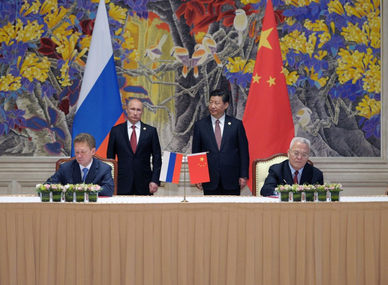 歷經10年談判，中俄在中國國家主席習近平與俄羅斯總統普亭的見證下，21日簽署1份天然氣合約。圖片來源：達志影像/美聯社   