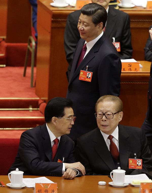 根據香港《南華早報》今（12）日報導，胡錦濤（圖左）在本週舉行的18大結束後，將會卸任中央軍委主席一職，並由習近平接任。圖片來源：達志影像/路透社。   