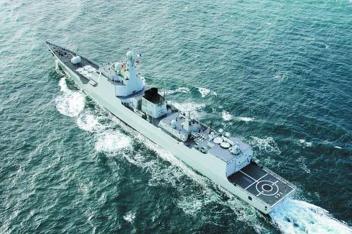 中國青年報今（19）日報導，素有「中華神盾」之稱的中國052C型驅逐艦正在積極改良，後續艦隻正朝在大型化、隱形化、信息化等方向進步中。圖為中國現役的052C型二號艦「海口號」。圖片來源：翻攝自中國青年報   