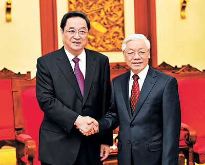 中國政協主席俞正聲(左)日前訪問越南，回國後隨即發表工作報告。圖：翻攝網路   