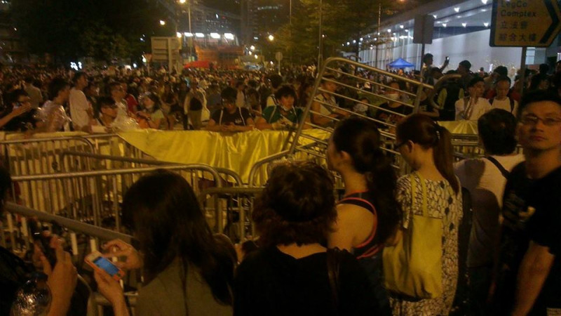 香港佔中抗議，因為學生抗爭提早於28日上午發動。圖；莊豐嘉攝影   