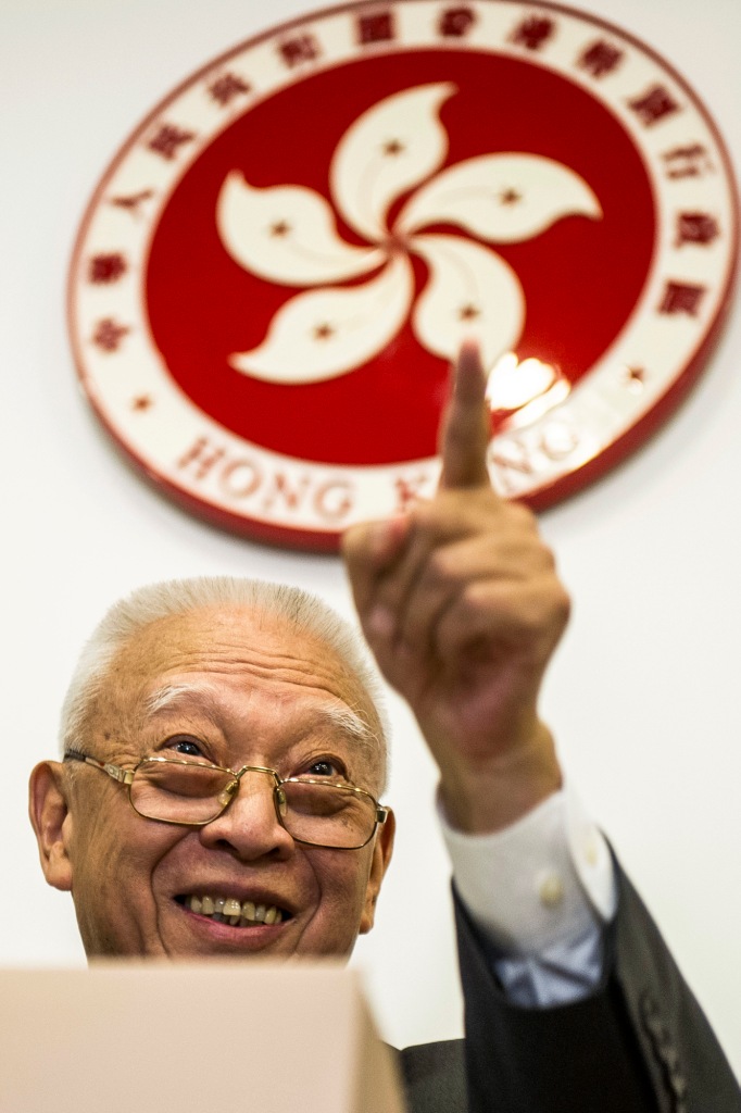 前香港特首、現任中國全國政協副主席董建華今（24）日召開記者會，呼籲學生聽聽他的老人言「是時候回家了」。圖片來源：達志影像/路透社   