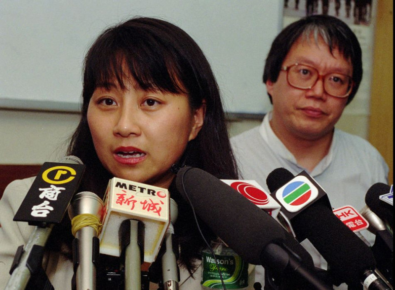 天安門民運的領袖柴玲為了捍衛中國婦女與女孩的權利，再度出面挑戰中國的一胎化政策。圖為1997年柴玲在香港接受訪問的資料照片。圖片來源：達志影像/美聯社。   