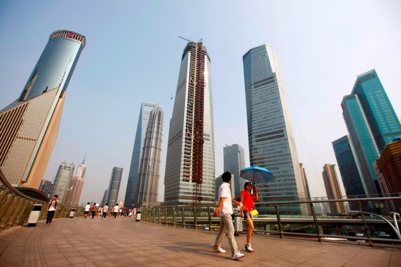 中國放寬外國人在中國投資房地產，未來更將簡化買房程序，希望為經濟注入活水。圖為上海市容。圖片來源：達志影像/路透社資料照片   