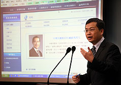 總統府發言人羅智強28日主持總統府新版網站上線說明會，除中文網站改版外，英文版、兒童版也一併更新，是近10年來最大幅度的改版。
圖片來源：中央社   