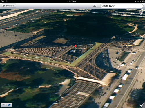 在蘋果自家開發的3D實景地圖中，巴黎艾菲爾鐵塔被壓扁了，圖片來源：翻攝網路   
