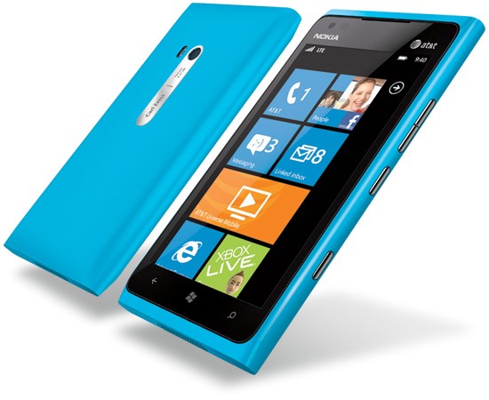 微軟大中華區的COO貝爾 (Michel van der Bel)近日聲稱，Windows Phone在中國已佔有7%的市占率，超越蘋果iPhone的6%。圖片為Windows Phone中十分受歡迎的Noikia Lumia 900。圖片來源：翻攝自網路。   