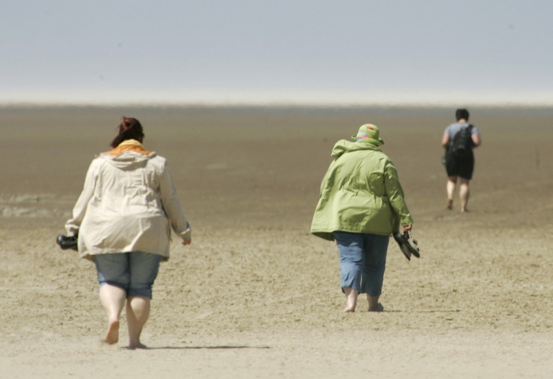 美國一項研究顯示，比起全身肥胖的人，體重正常但腰部肥胖的成年人，長期存活率更低。圖片來源：達志影像/美聯社資料照片   