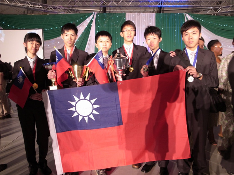 台灣6位中學生在2010科奧競賽中為國爭光，獲4金2銀。圖片：教育部國教司提供   