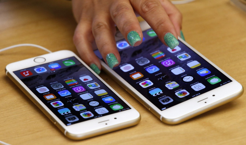 一項調查顯示，近3分之1的iPhone新買家，先前都是三星手機的用戶。圖為iPhone 6與iPhone 6 Plus。圖片來源：達志影像/路透社   