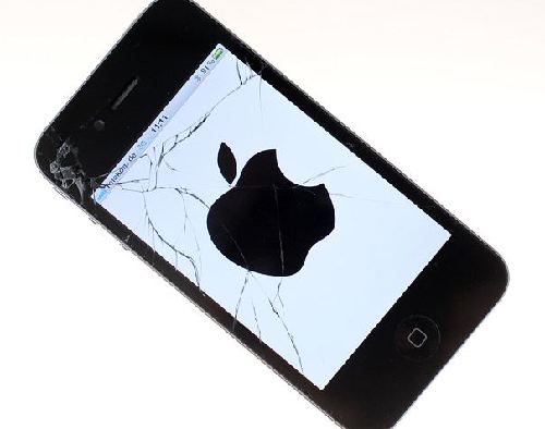蘋果迷最懊惱的事情，莫過於手機摔落地面，造成玻璃螢幕損壞。圖片來源：翻攝自網路。   