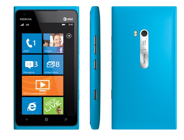 諾基亞的最新款手機Lumia 900出現軟體問題，諾基亞聲明指出願意補償每位用戶100元美金。此外市場研究公司指出，Lumia 900的製造成本大約為209美元，利潤不高。圖片來源：翻攝自諾基亞官網。   