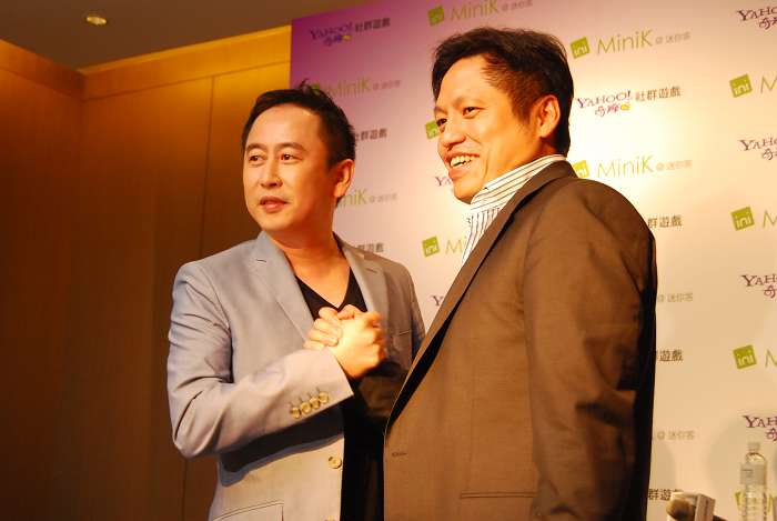 Yahoo!奇摩今(25)日宣布與台灣遊戲業「遊戲新幹線」合作，將推出華文社群遊戲平台「Yahoo!奇摩社群遊戲」。左:遊戲新幹線總經理林榮一；右：Yahoo!奇摩董事總經理陳建銘。圖片:黃沛云/攝   