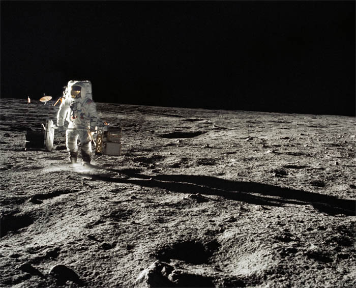 NASA近期發布報告，要求未來欲登月的人，務必避免「碰觸」NASA留在月球上的設備。圖片來源：翻攝自NASA。   
