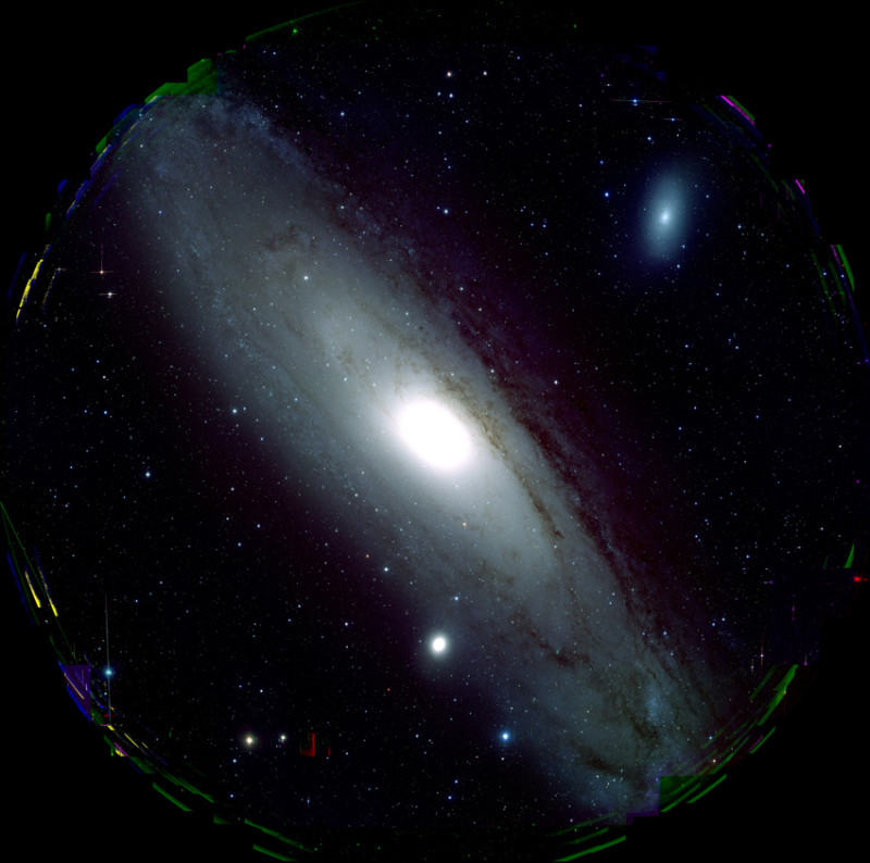 超廣角天文相機所攝之仙女星系超高解析度彩色影像，相當美麗壯觀。圖片來源：中研院提供。   