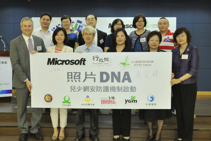 台灣微軟今天宣布，將捐贈「照片DNA」技術給台灣展翅協會，希望藉此防堵兒童性侵圖片、影片在網路上流竄。圖：翁嫆琄/攝。   