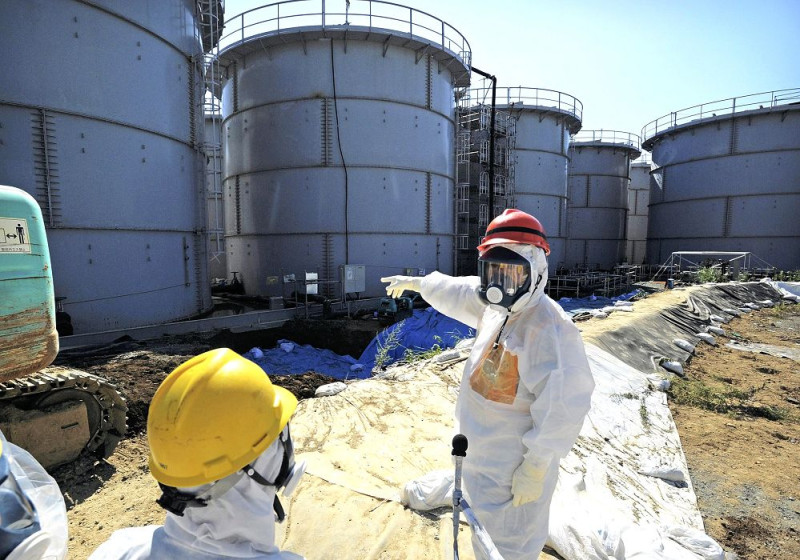 日本福島第1核電廠儲存罐昨(19)晚出現核汙水洩漏，外洩汙水約100噸，其中含有極高濃度放射性物質。圖片來源：達志影像/美聯社資料照片   