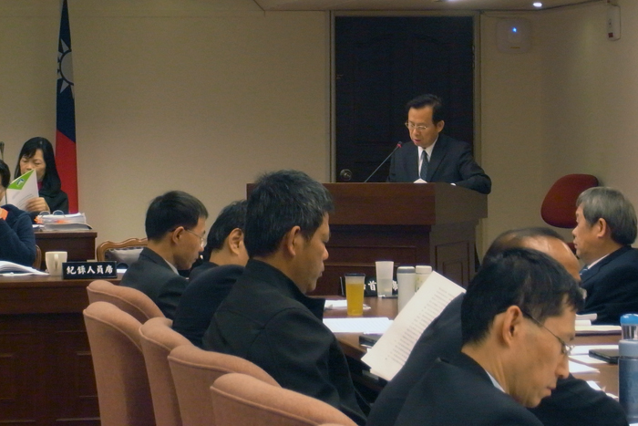 沈世宏17日在立法院報告指出，《環境影響評估法》執行至今已將近17年，當年立法時定下若干條款讓環評具有否決權，然而「否決權」與「環保機關辦理環評審查」為我國所特有，不同於歐、美、日、澳等先進國家的環評制度。圖：楊宗興/攝   