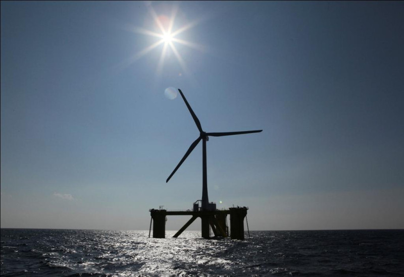 日本首座浮體式海上風力發電設備「福島未來」已經在2014年1月開始運轉。圖片來源：達志影像/美聯社   