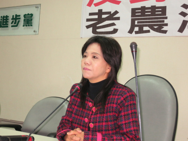 民進黨立委葉宜津22日表示，停發老農津貼將造成官逼農反。圖：林朝億/攝   