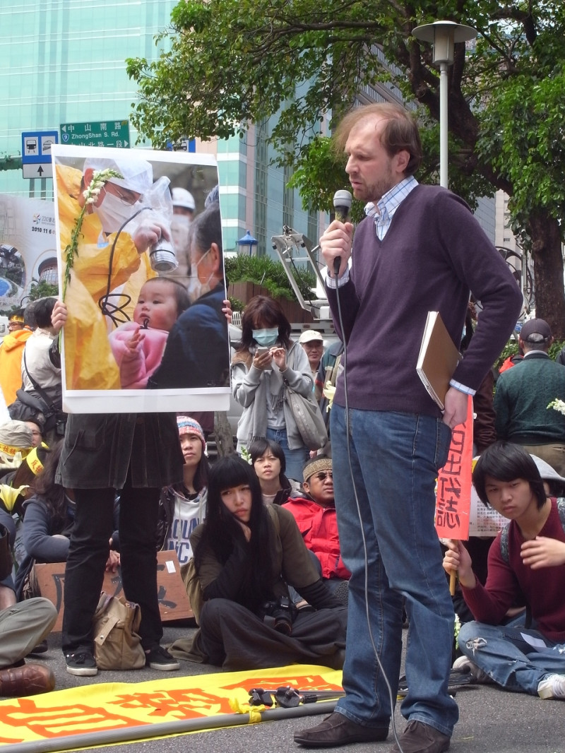 一位曾在日本研究核電廠工人的法國學者洪保羅（Paul Robin）今天也在現場呼籲台灣不要再興建核四廠了。圖片：楊宗興/攝   