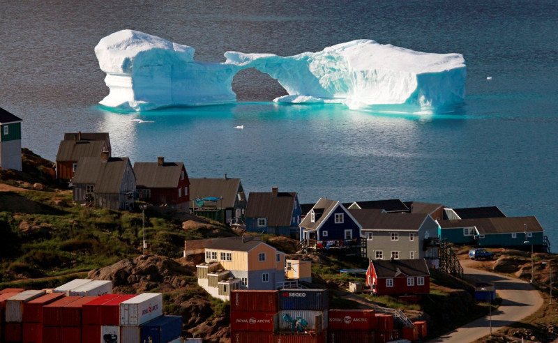 氣候變遷對於公眾衛生來說具有巨大的影響，世界衛生組織呼籲國際社會應更進一步地加強合作。圖為格陵蘭附近的漂浮冰山。圖片來源：達志影像/路透社。   