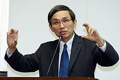 國光石化落腳馬來西亞還沒定案，經濟部長施顏祥表示，仍優先考慮設在台灣。資料照片：中央社   