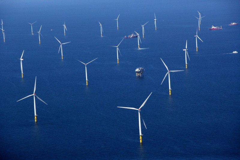 德國工業大城慕尼黑，矢言在2025年前，完成全市電力供應百分之百綠電的目標。圖為慕尼黑公有能源公司SWM，在英國投資的世界第二大離岸風場Gwynt y Môr。圖：SWM提供   