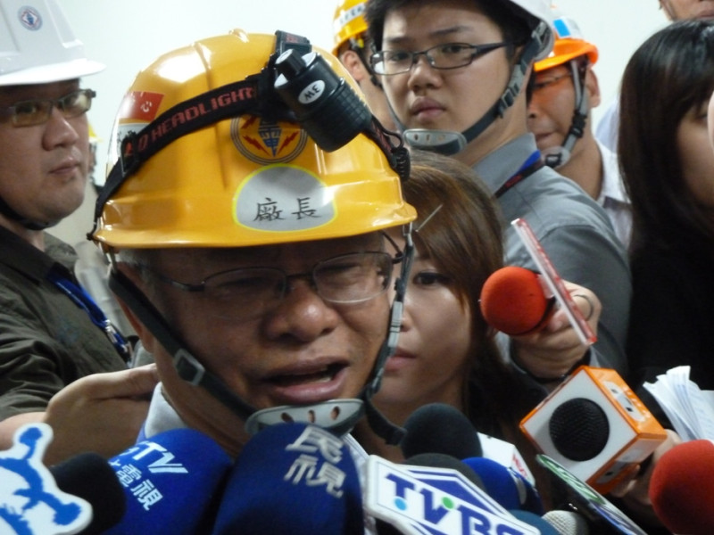 核四廠長王伯輝今(17)日表示，所謂的「龍蝦宴」純粹是幾個主管請老同事們吃飯，保證沒用半點公帑，他說，「工程師有工程師的良心，我們不會要求他們放水」。圖：謝莉慧/攝   