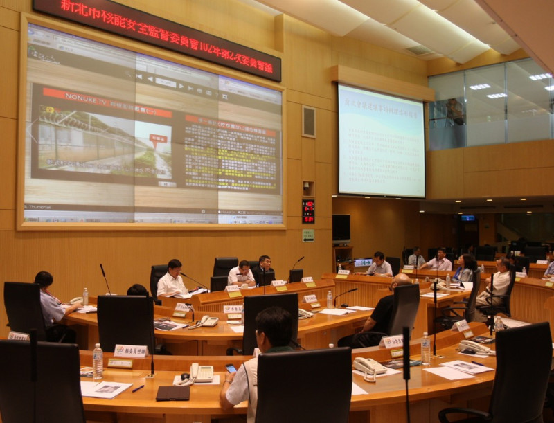 新北市核能安全監督委員會於今(17)日召開第2次會議，並決議為了解核電廠內高、低階核廢料的貯存狀況，預計7月中旬至廠區實際訪察了解。圖﹔陳冠廷/攝   