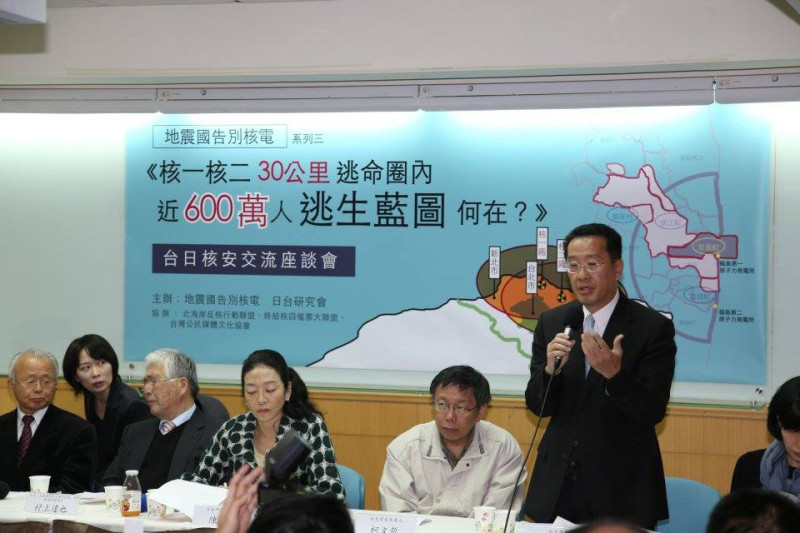台北市長參選人柯文哲、顧立雄都要求連勝文對是否支持核四要正面回應。圖：林雨佑/攝   
